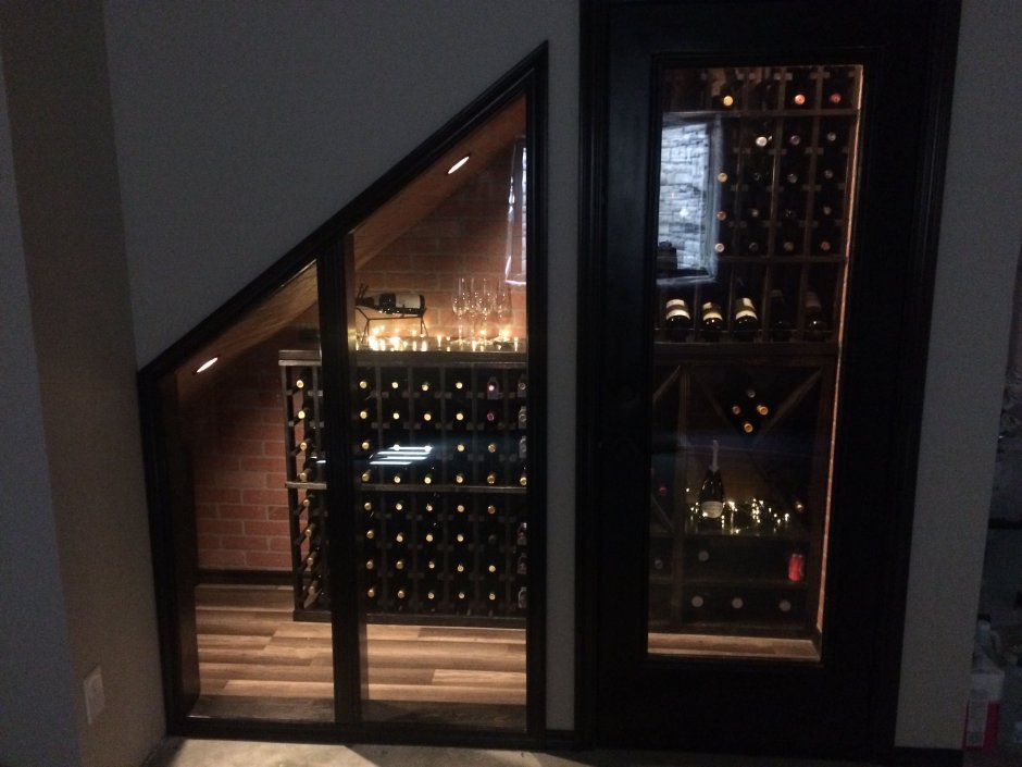 Шкаф для вина под лестницей