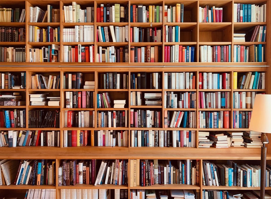 Современные полки для книг