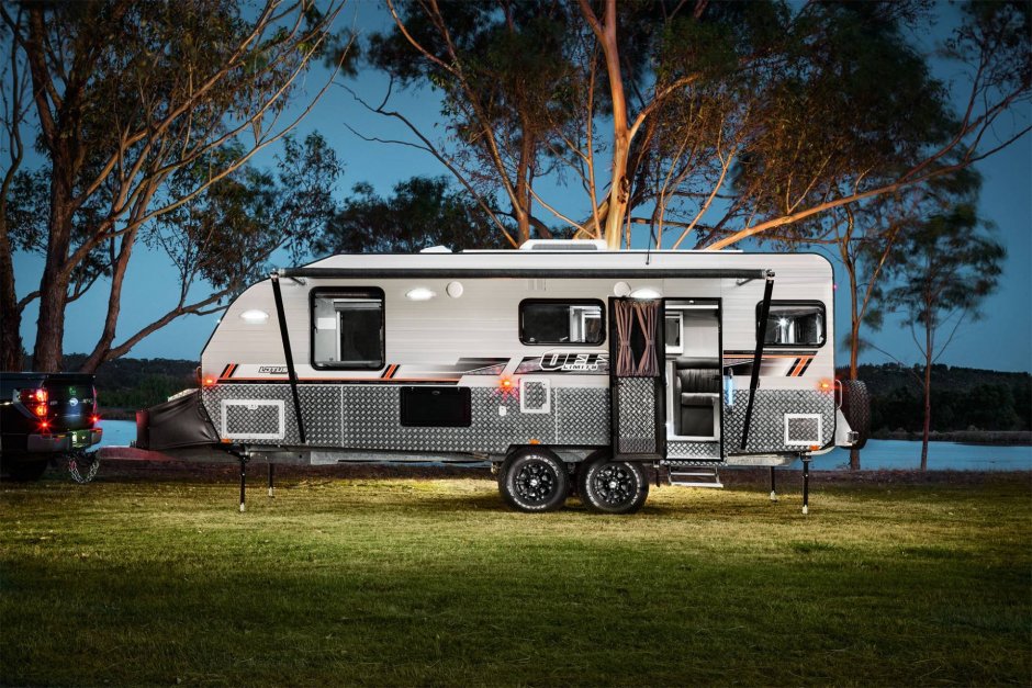 Прицеп кемпер Lotus Caravans