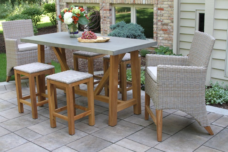 Outside Bar Table and Chairs