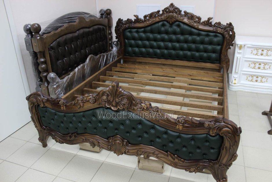 Резные кровати из массива дерева