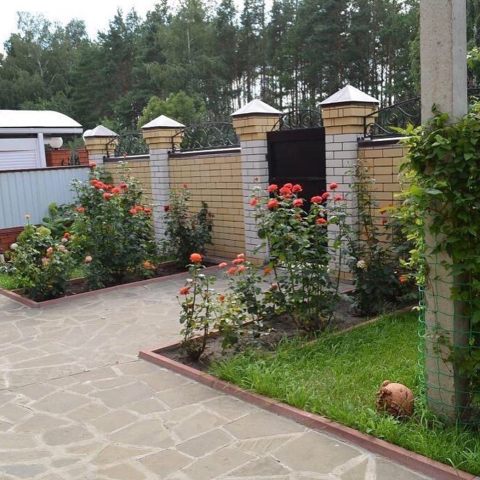 Входная зона на участок