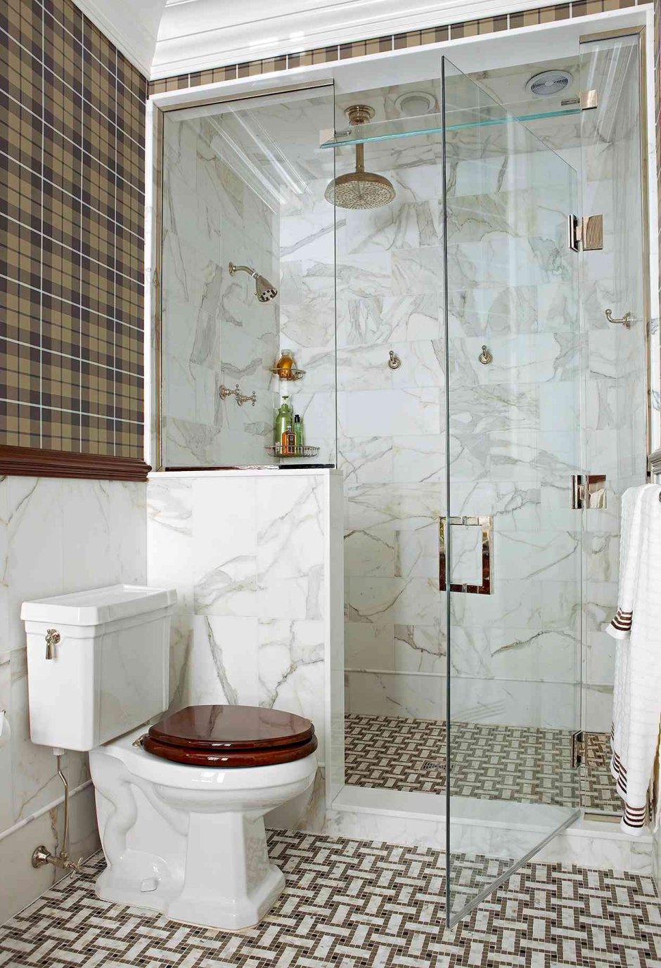 Декор ванной комнаты с душевой кабиной