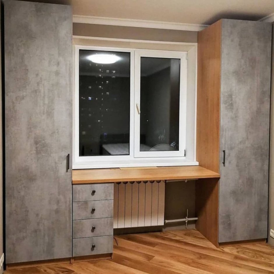 Шкаф у окна со столом