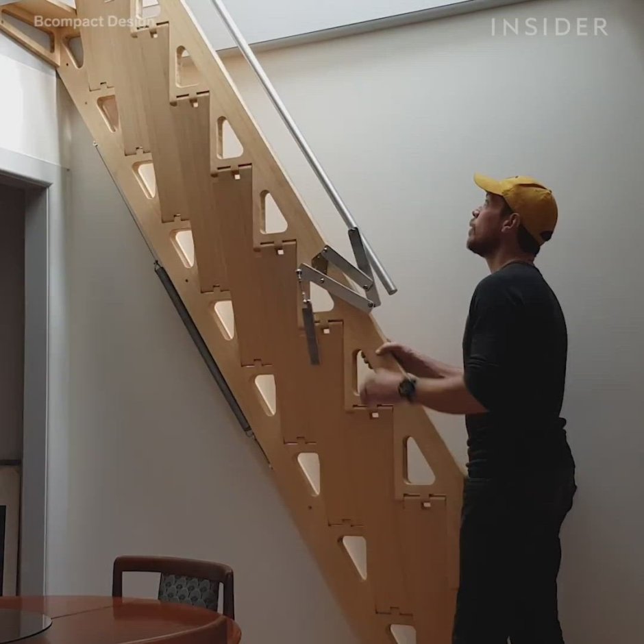 Откидная лестница на стену