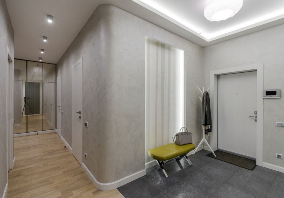 Точечное освещение в прихожей