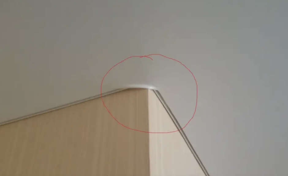 Натяжной потолок угол