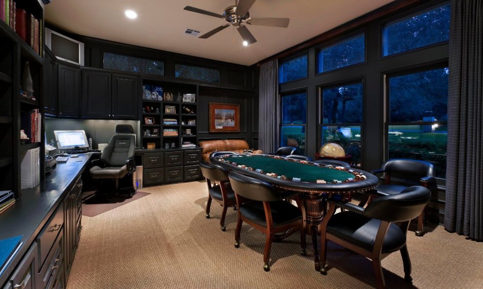 Интерьер покерной комнаты