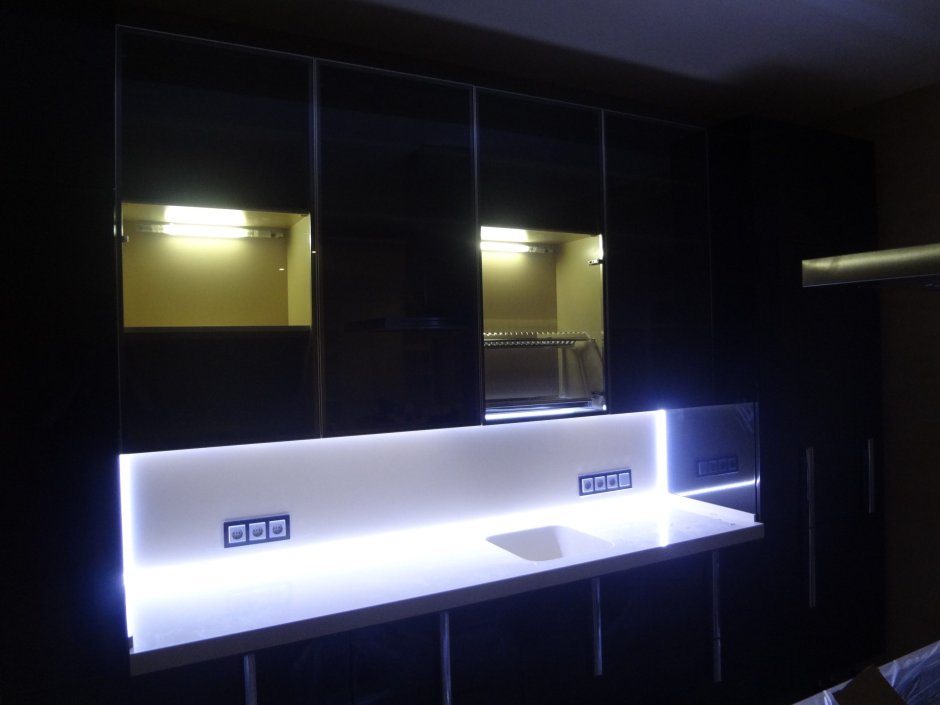 Кухонный гарнитур с подсветкой RGB