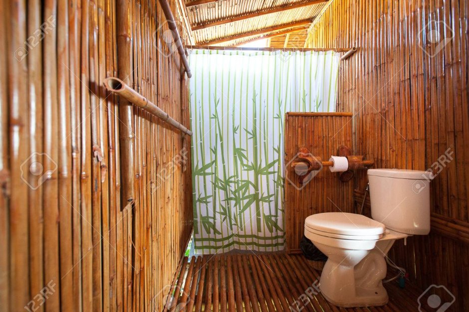 Бамбуковые палки в ванной
