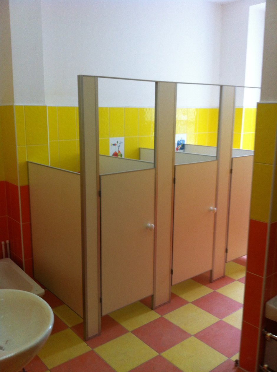 Туалетные кабинки в ДОУ