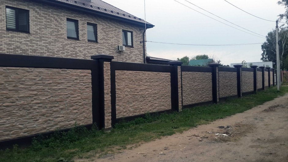 Заборы из бетона для частного дома