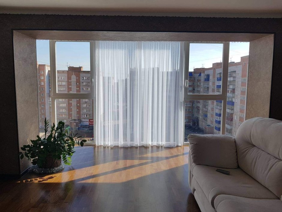 Объединение комнаты и балкона с панорамным остеклением