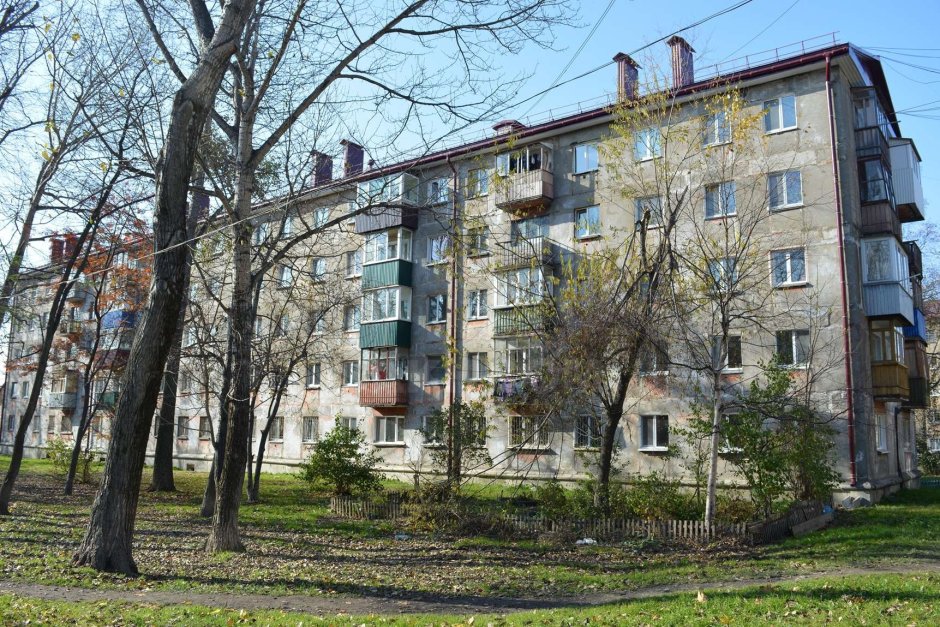 Двор пятиэтажки