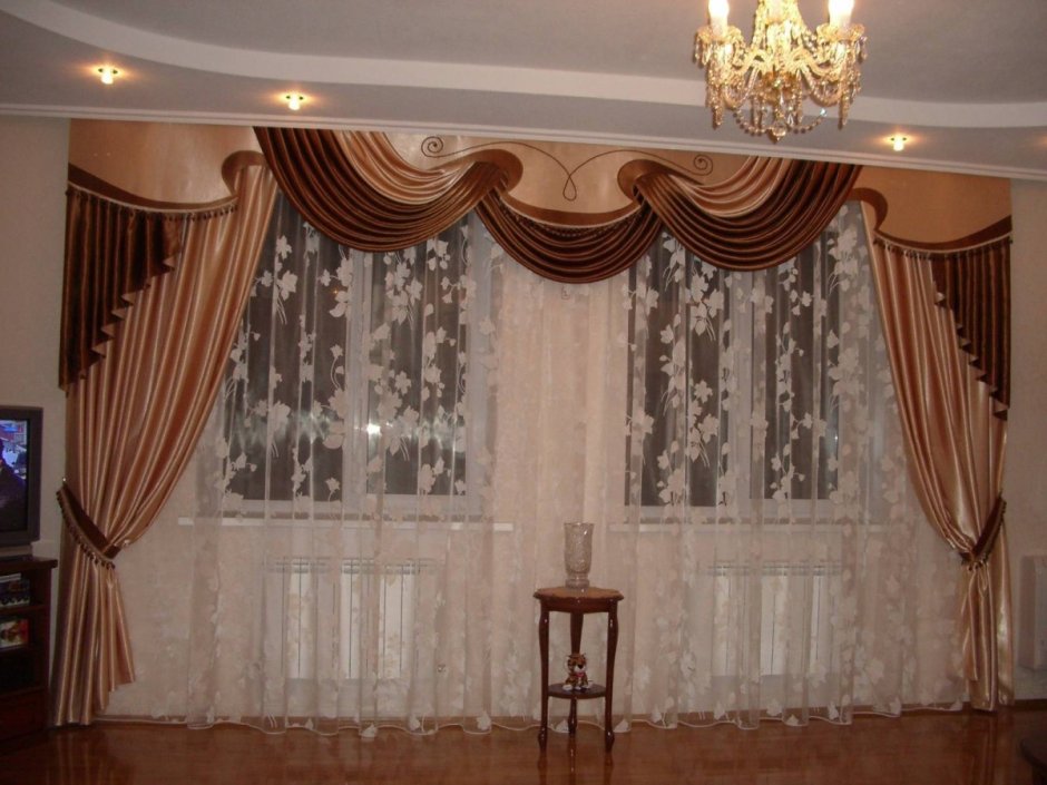 Шикарные шторы с ламбрекеном в зал