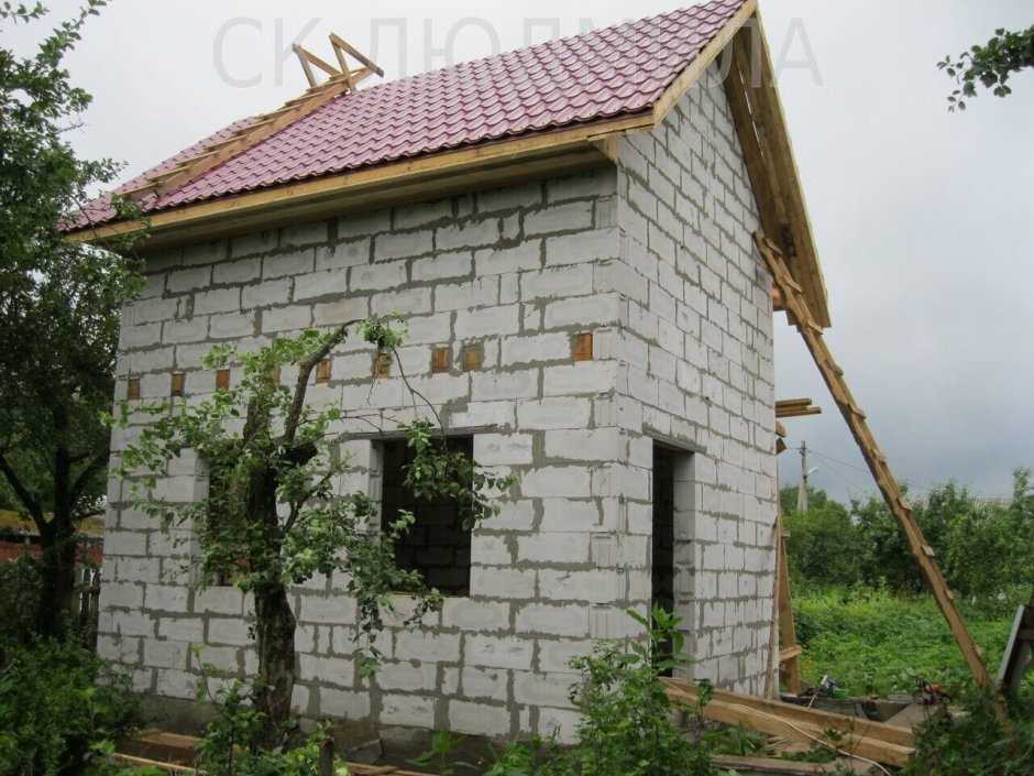 Домик из пеноблока на даче