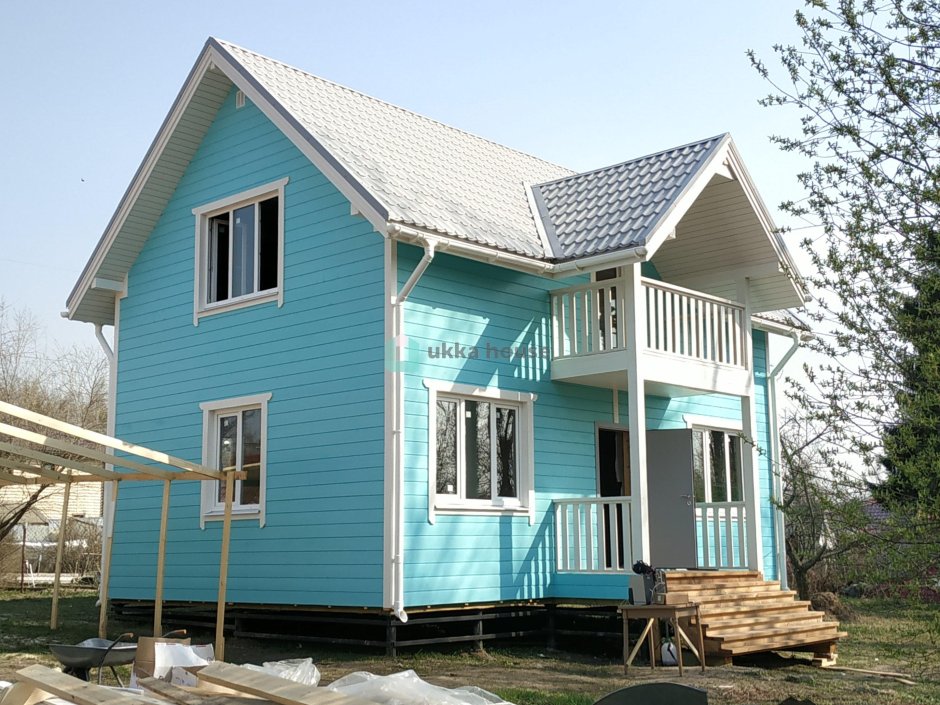 Голубой каркасный дом