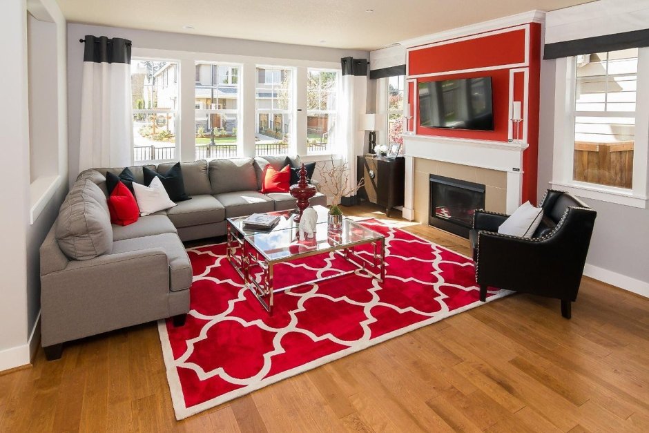 Декор комнаты с красным ковром