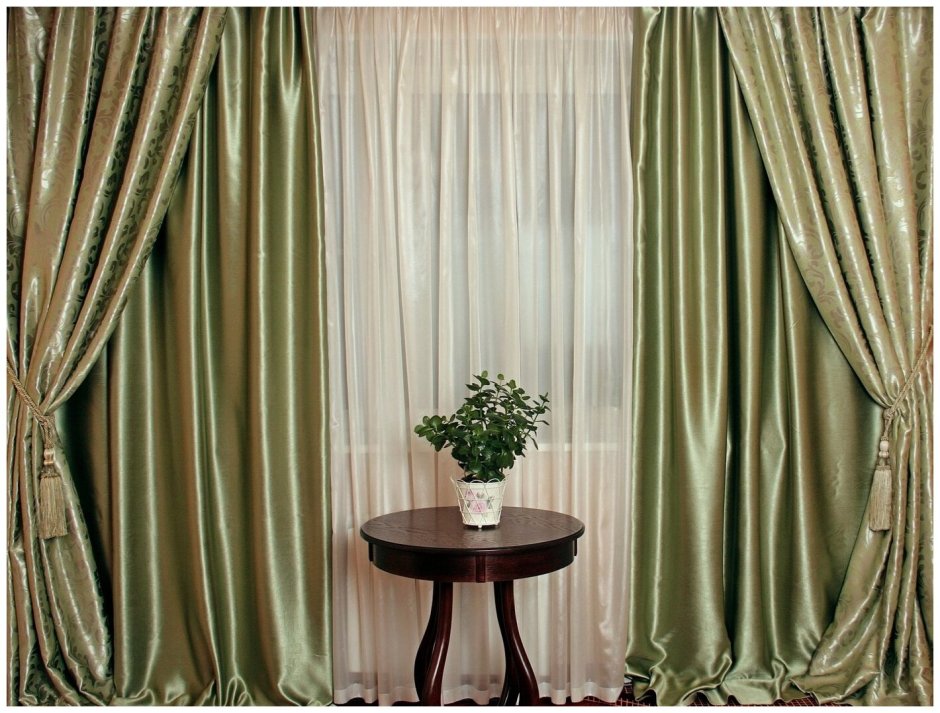 Портьеры в гостиную зеленые с золотым
