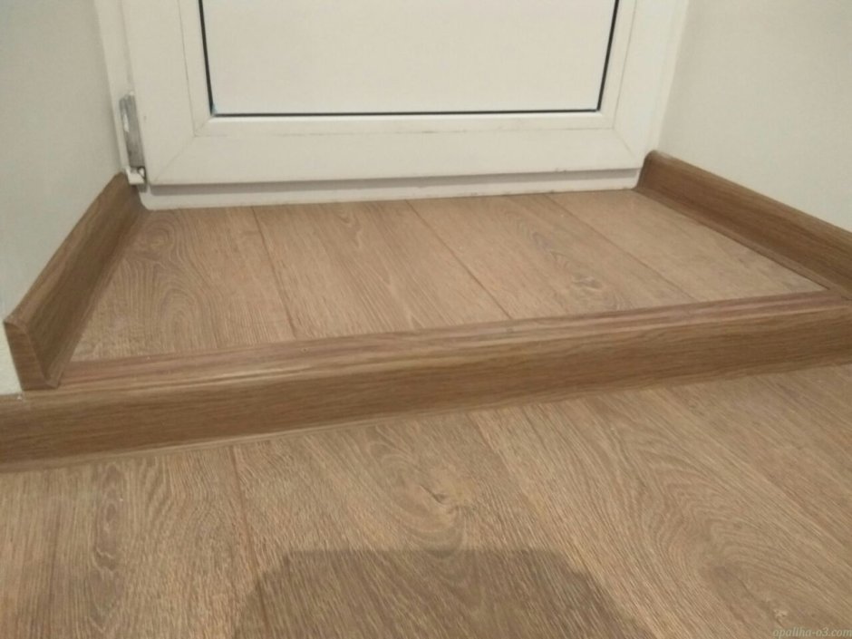 Порог на балкон из ламината