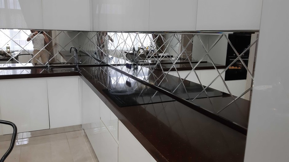 Фартук для кухни из зеркала