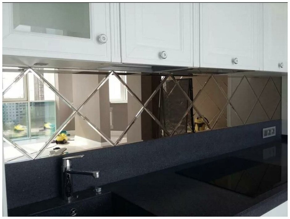 Фартук из зеркальной плитки