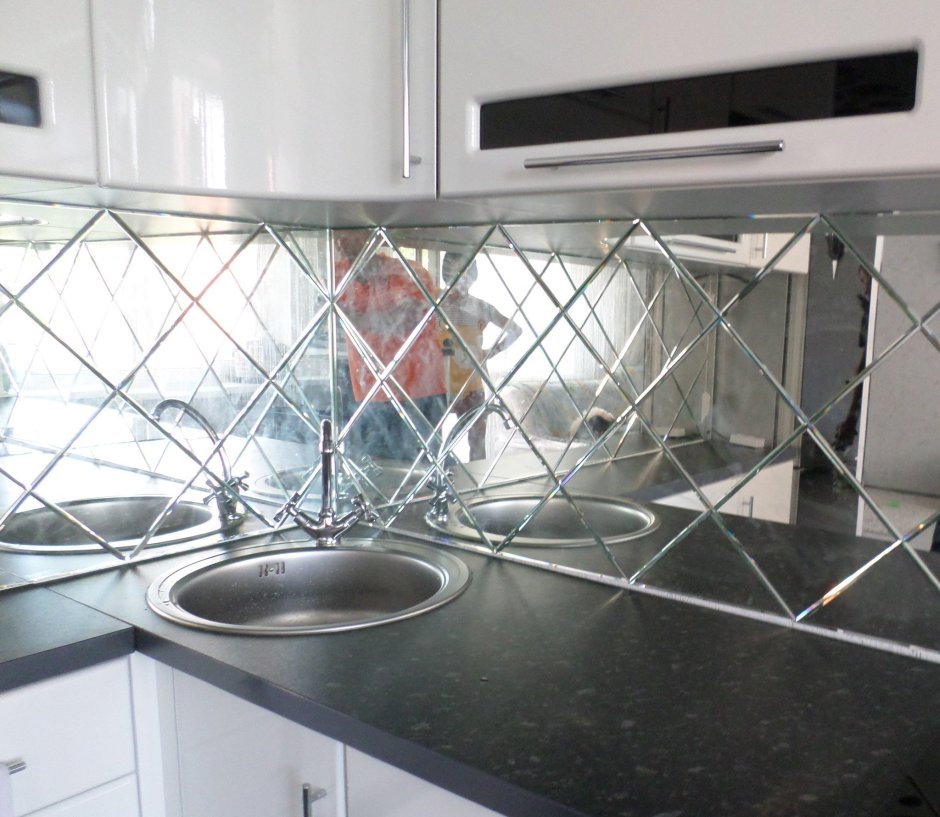 Зеркальная плитка на фартук для кухни