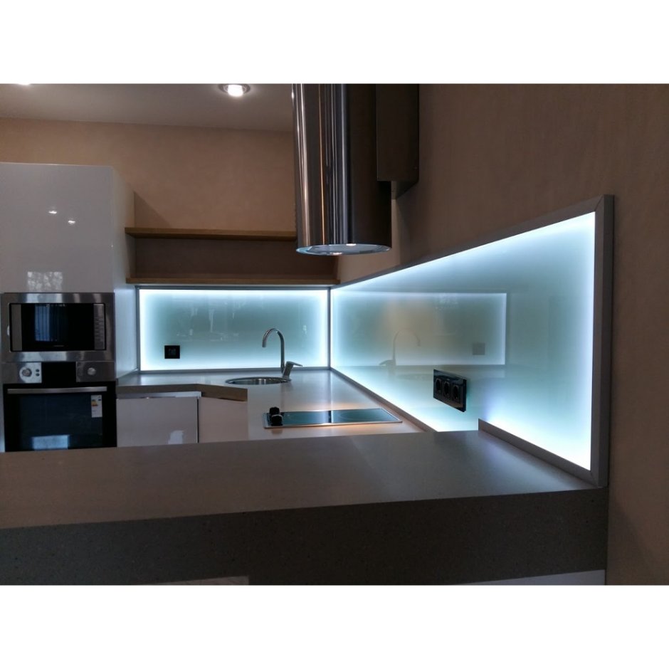 Кухонный фартук с подсветкой