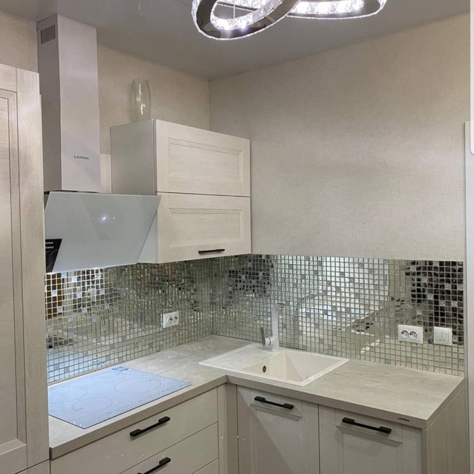 Зеркальный фартук для кухни