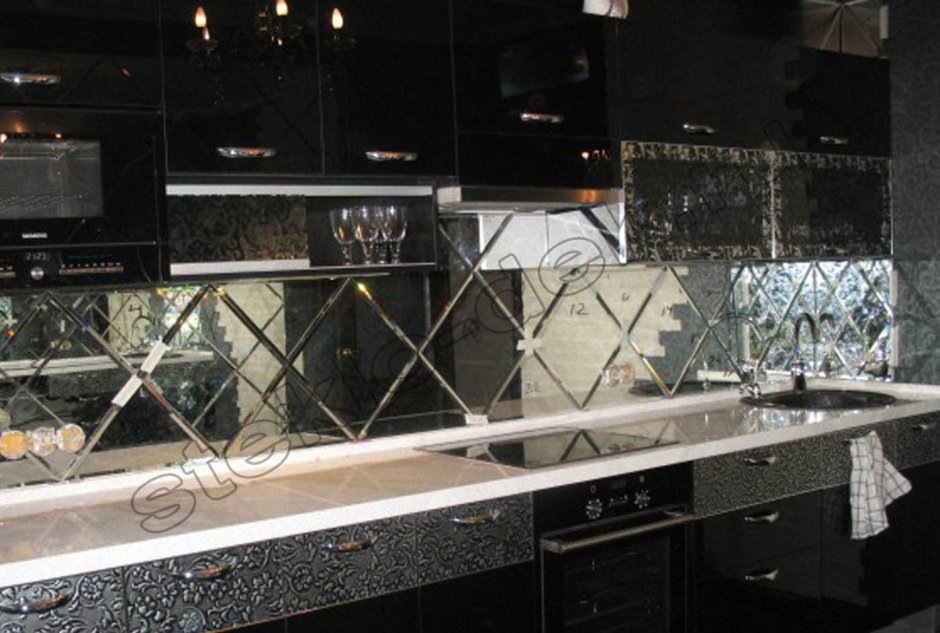 Зеркальный фартук для кухни