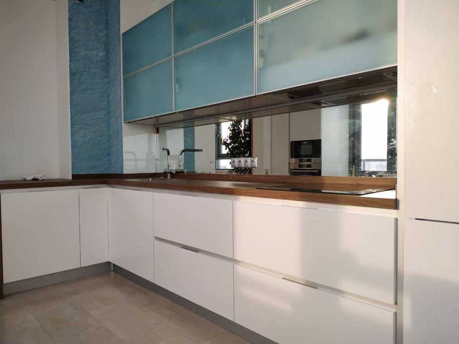 Зеркальный кухонный фартук