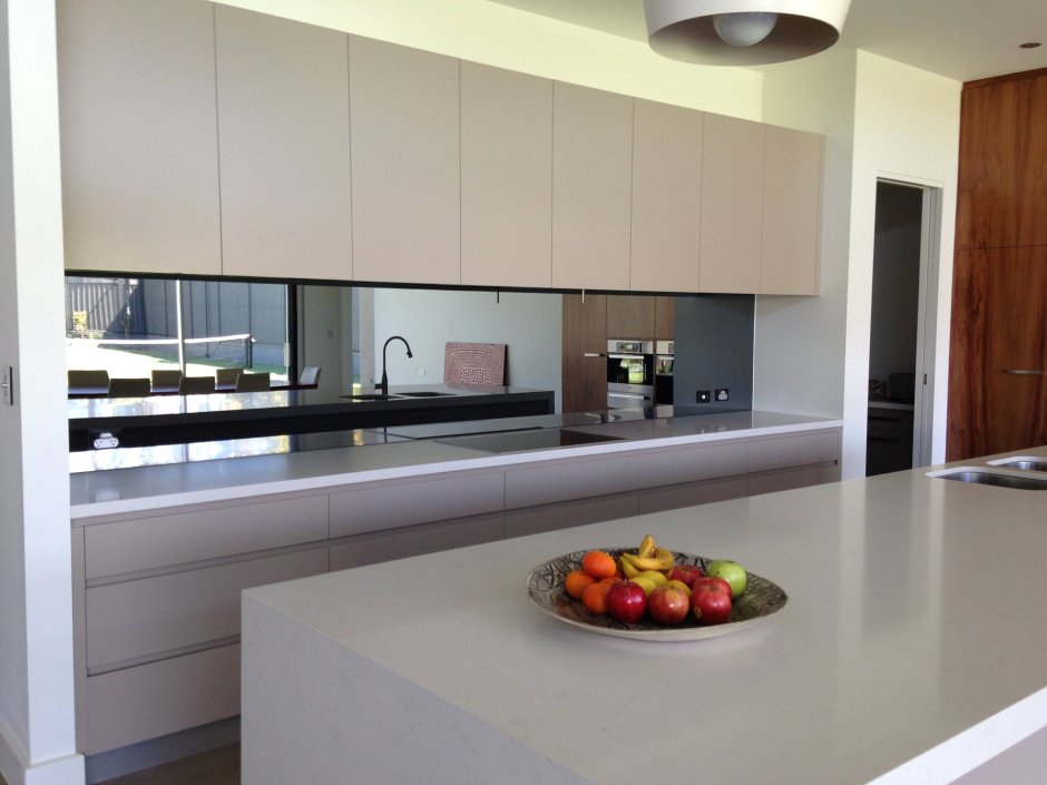 Фартук с зеркальными элементами