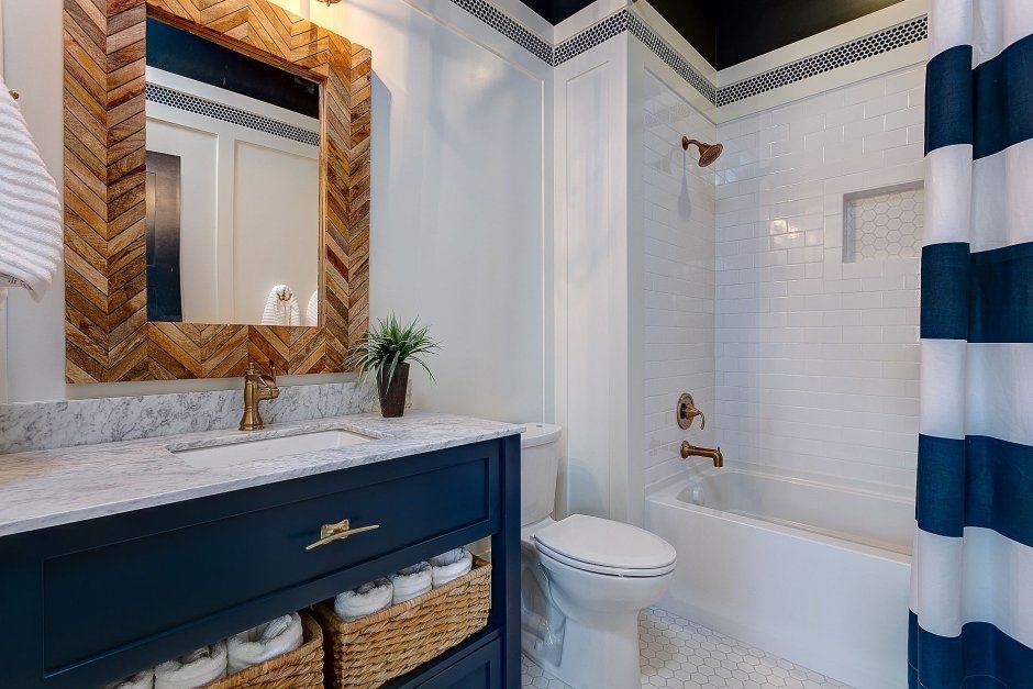Современная ванная комната в морском стиле