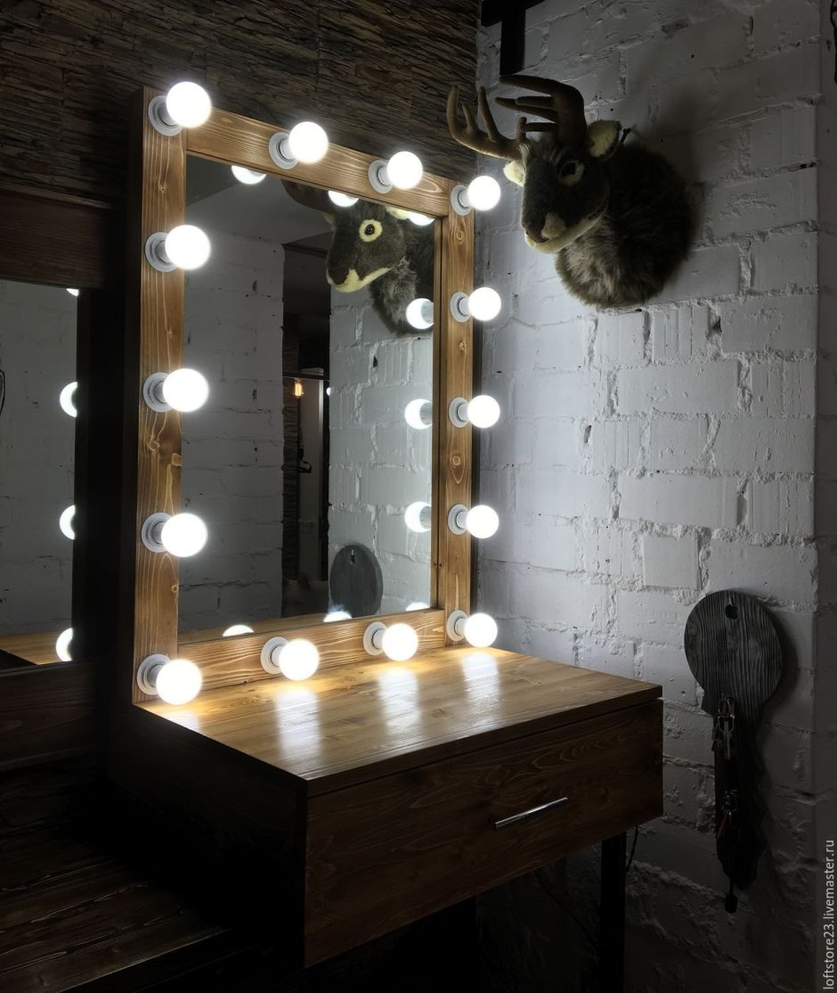 Гримерный столик с зеркалом и подсветкой лофт