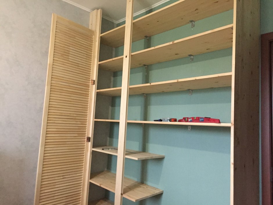 Встроенный шкаф из фанеры