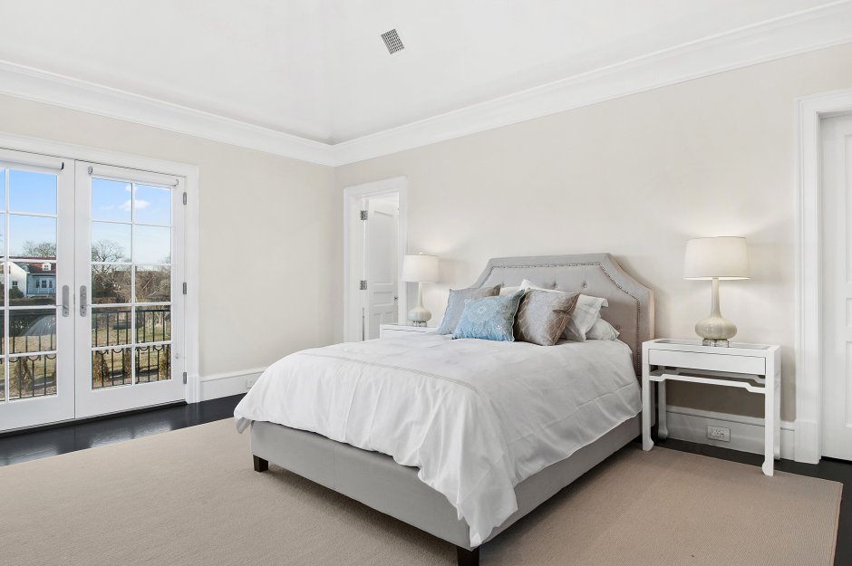 Benjamin Moore OC 19