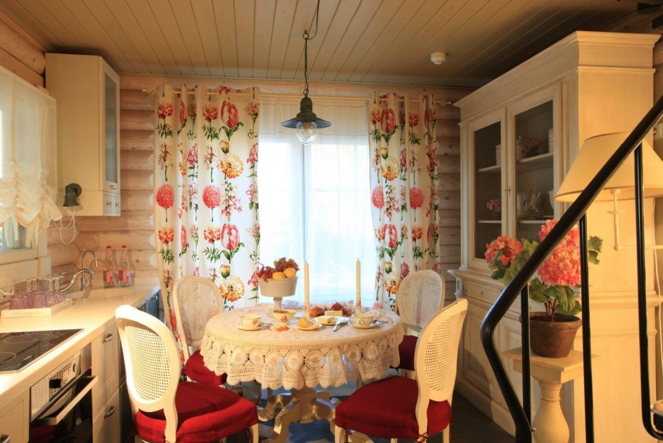 Уютная кухня на даче