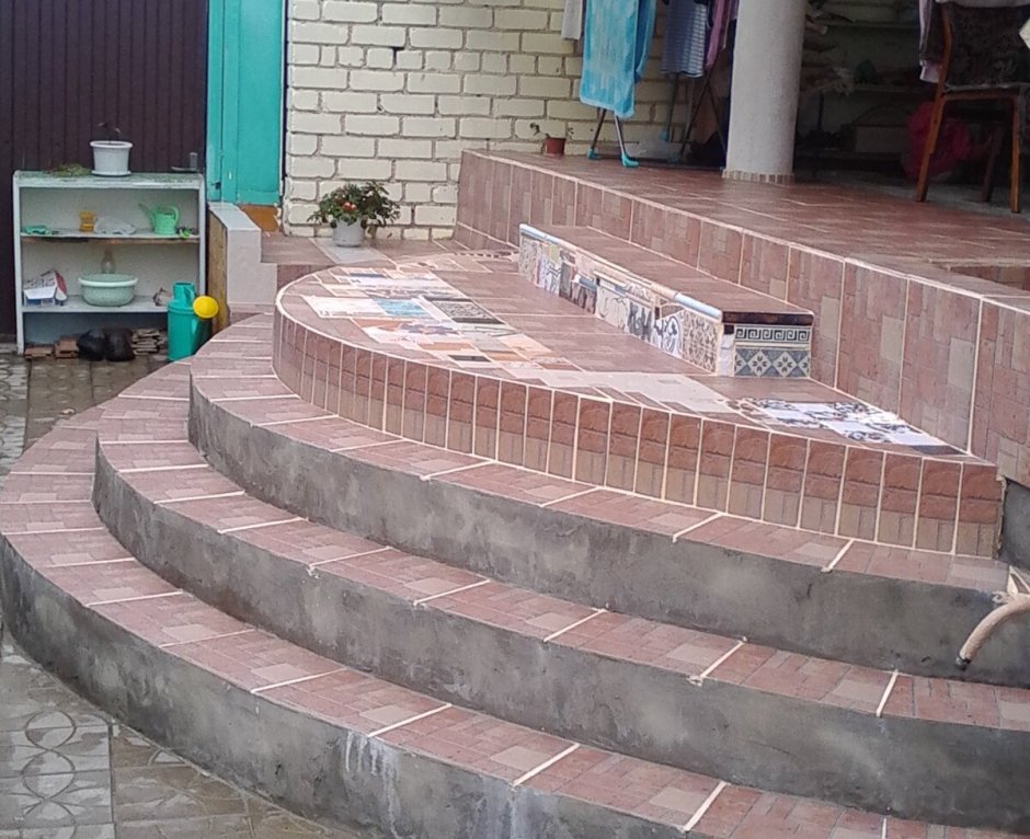 Отделка крыльца плиткой