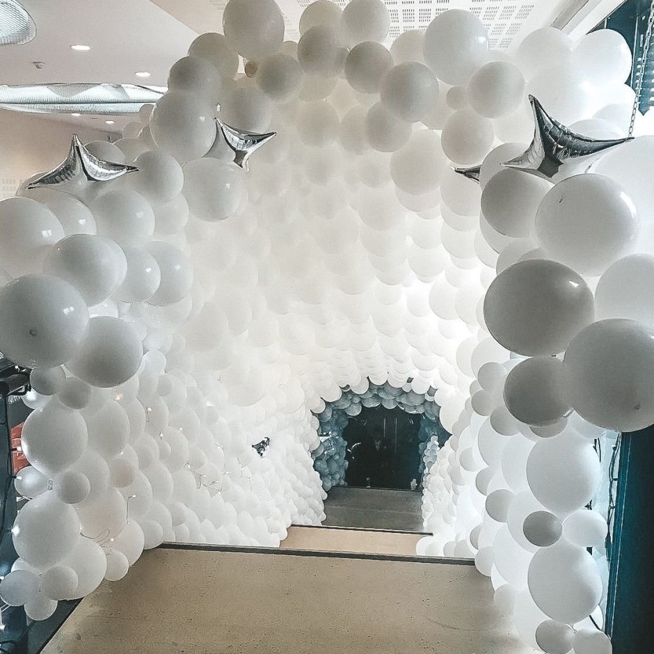 Инсталляция из шаров на свадьбу