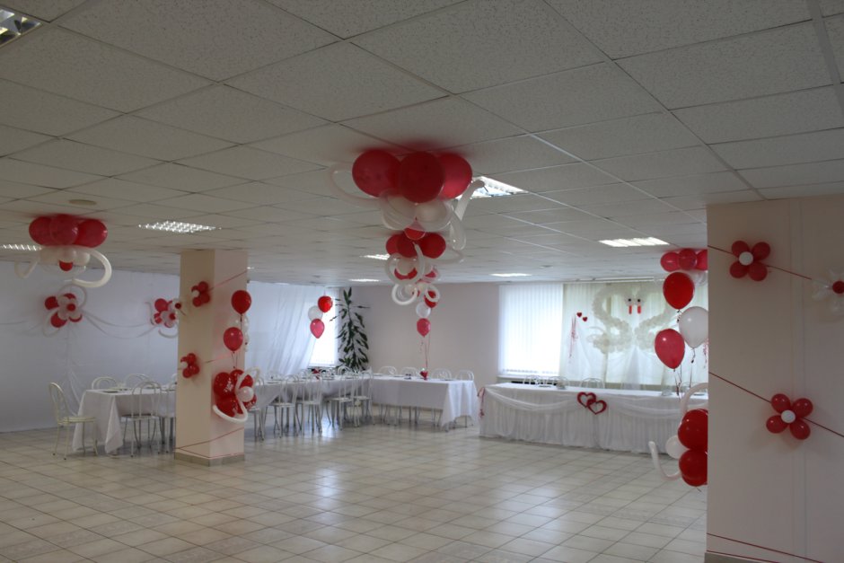 Украшение на новый год воздушными шарами фойе школы