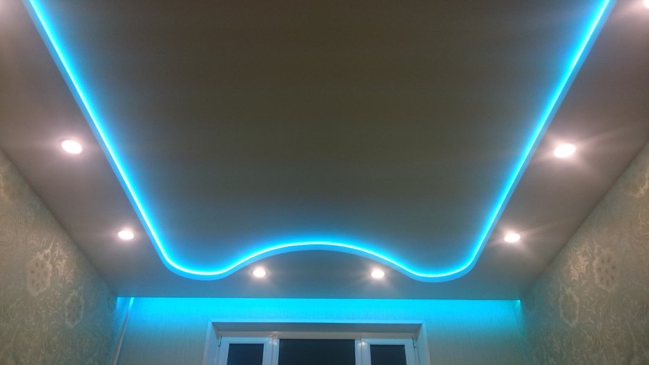 Подвесные потолки из гипсокартона с подсветкой