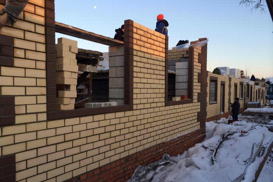 Кладка облицовочного кирпича
