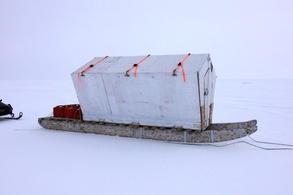 Домики для зимней рыбалки на льду