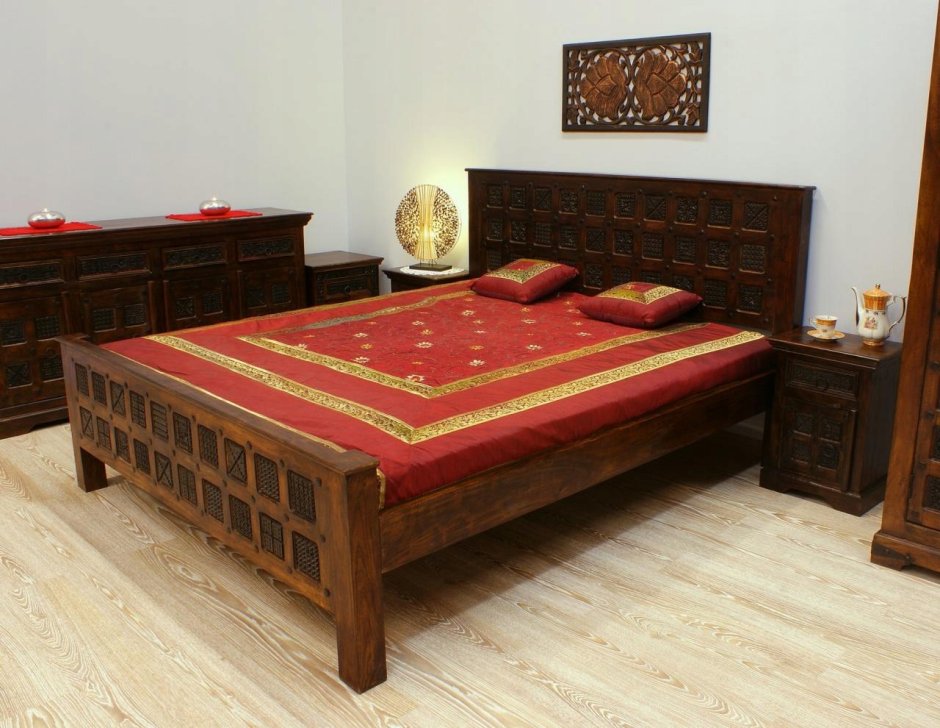 Кровать в колониальном стиле