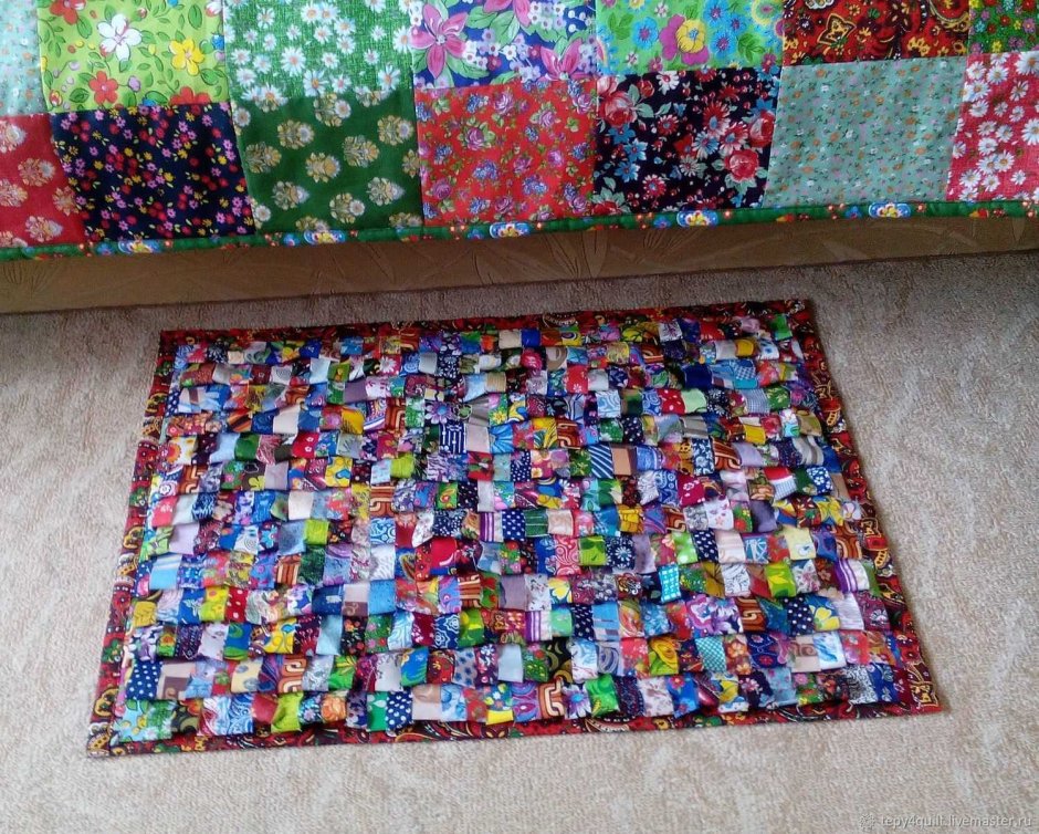 Коврик из лоскутков ткани