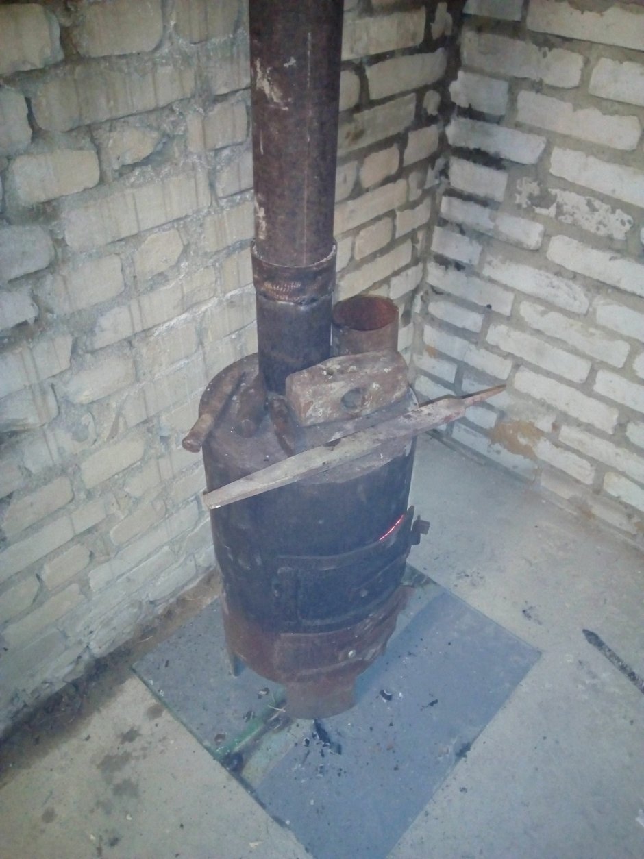 Буржуйка в вагончике