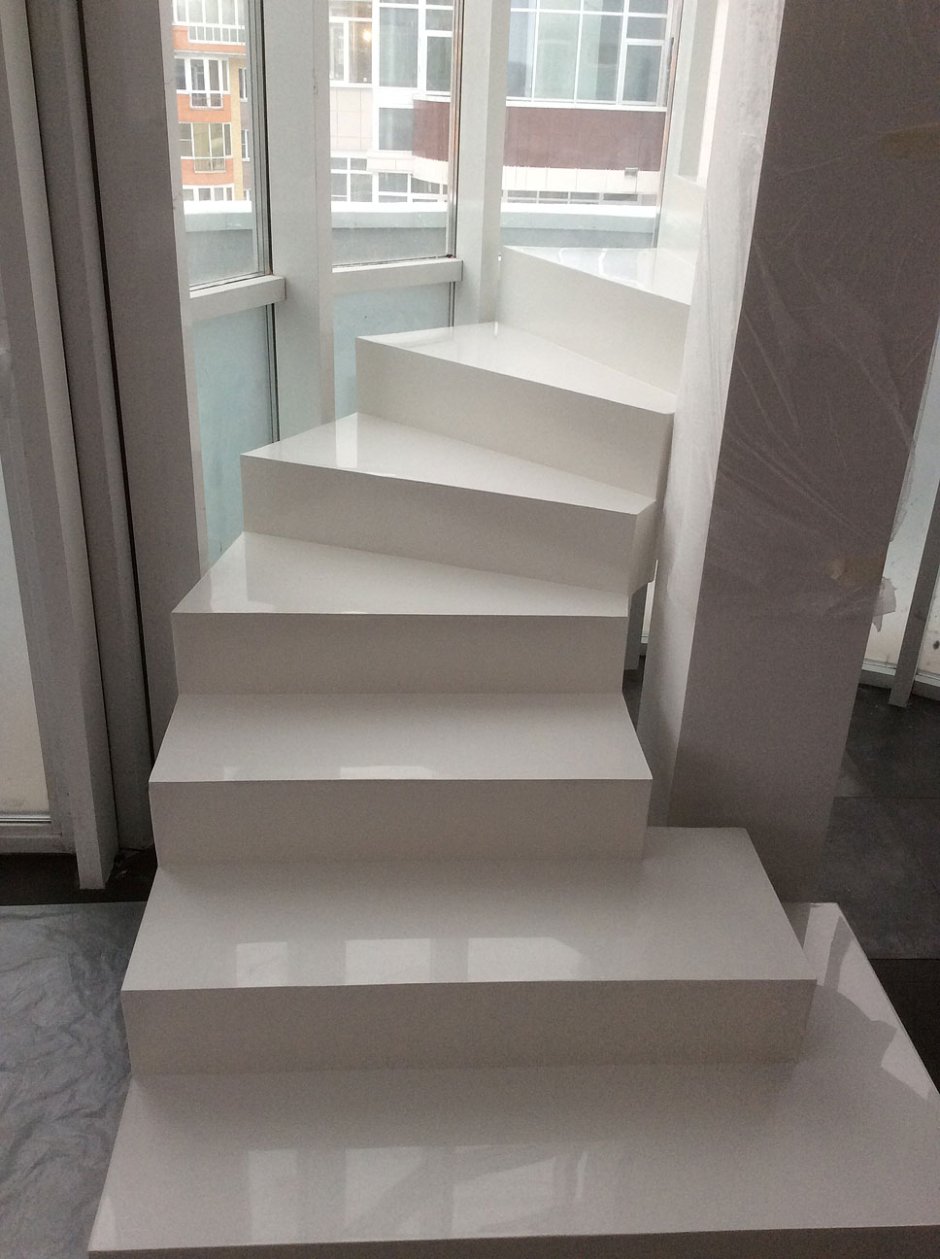 Наливной пол на лестнице