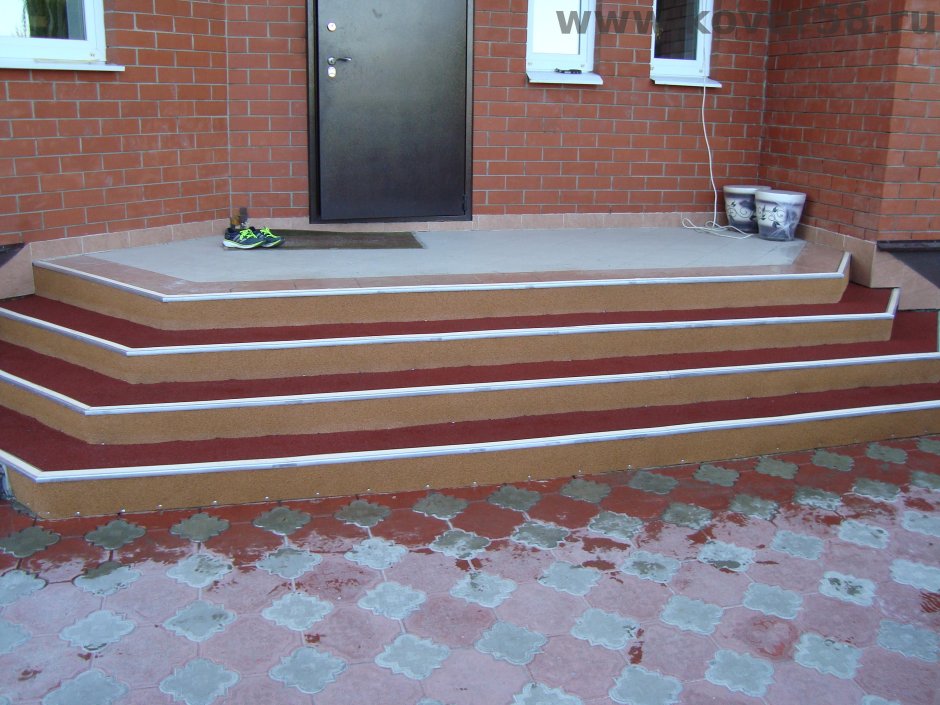 Покрытие ступеней резиновой крошкой