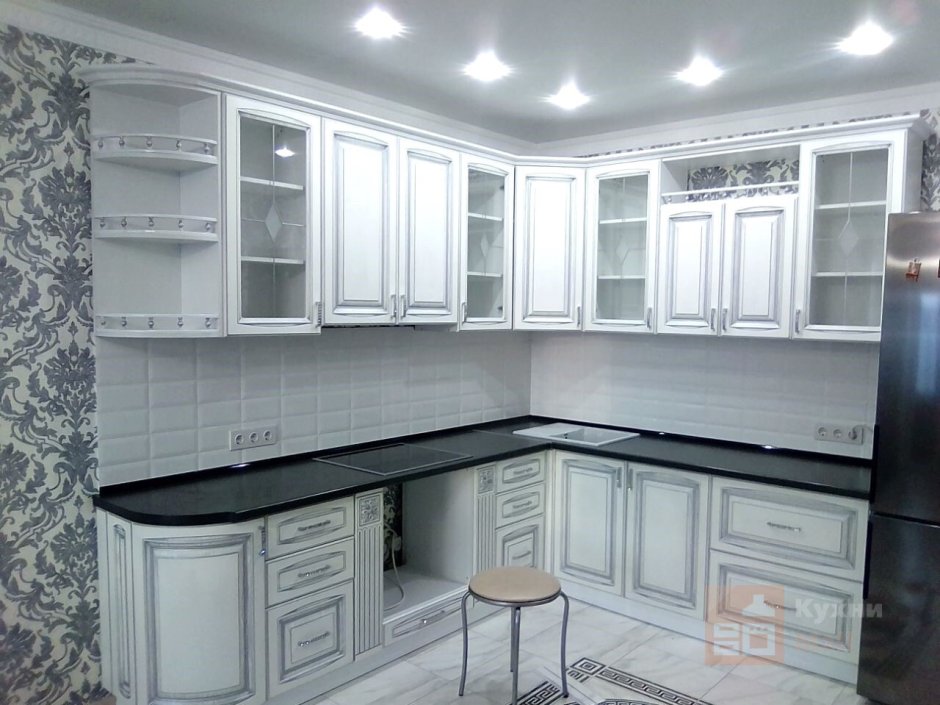 Кухня белый ясень с патиной серебро п44