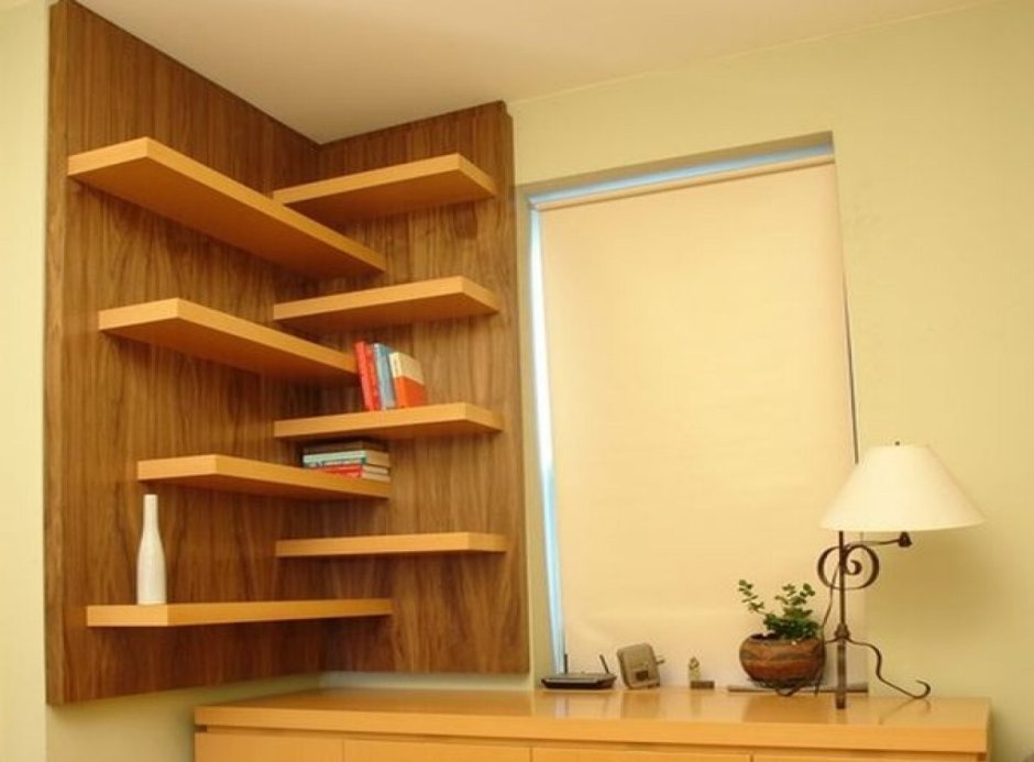 Угловая книжная полка на стену